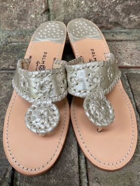 Palm Beach Kenneth Cole Silver Metallic Thong Sandals Low Heel Size 8